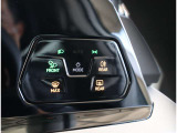 【IQ.LIGHT】 対向車や先行車のドライバーを眩惑することなく、前方の路面と路肩を広範囲に明るく照らすことができるマトリックスLEDヘッドライトを装備。快適なドライブをアシストします。