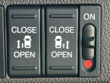 【両側パワースライドドア】スマートキーや運転席のスイッチで後席両側スライドドアの開閉が可能♪電動だから力を入れてドアを開ける必要が無く、小さなお子様でも簡単に開け閉めでき快適です♪