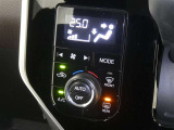 【オートエアコン】車内温度を感知して自動で温度調整をしてくれるのでいつでも快適な車内空間を創り上げます!どの席に座っても快適なドライブが楽しめます♪