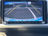 駐車の際に役立つカメラ表示で、安全かつスムーズな後退をサポート。周囲の状況をしっかり確認できます。