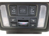 スライドドアの開閉は、ドアハンドルはもちろん運転席からのスイッチ操作でも可能です。お子様の送迎時の乗り降りも一段と楽になります。