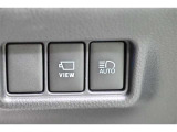 オートマチックハイビームとは、先行車や対向車のライトを認識し、ハイビームとロービームを自動で切り替える機能です。夜道の視界を確保します。詳細は販売店スタッフまでおたずねください。