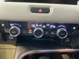 【オートエアコン】外気温や日差しに合わせて、賢く空調をコントロール。設定した温度をキープし続けてくれるから、運転に集中することができます。