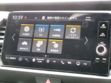 メモリーナビです。Bluetoothで好きな音楽を聴く事ができるので、ドライブがひときわ楽しくなっちゃいますね♪
