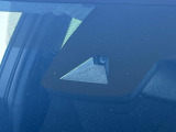 【トヨタセーフティセンス】走行中に前方の車両等を認識し、衝突しそうな時は警報とブレーキで衝突回避と被害軽減をアシスト。より安全にドライブをお楽しみいただけます。