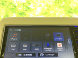 音楽やラジオなど複数のソースを画面上で選べるため、気分やシーンに合わせた使い分けが可能です。項目がアイコンで並び、再生したい音源を視覚的に選びやすい構成です。
