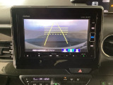 【バックカメラ】運転が苦手な方も車庫入れラクラクです!ギアをリバースに入れれば自動的に切り換わりますので、面倒な操作は不要です♪狭い駐車場もお車を傷つけず安心ですね!