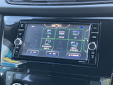 オーディオの各種ソースが画面にまとめて表示され、聞きたい音源を選びやすい構成です。項目ごとの表示が見やすく、日々の移動中にも活用しやすい装備です。