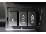 スマートフォンなどの音楽再生が可能なUSB接続ジャック装備車両です♪♪♪