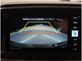 バックモニター付き。駐車の際のサポートとなり、必須アイテムのひとつですよね。それでも、バックする際は必ずご自身の目で確認をしてください。