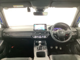 【前方視界】開放的な前方視界!運転がしやすく疲れにくいです♪窓が大きく、見通しがとっても良いおクルマですよ♪