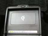 ワイヤレス充電機能で接続の手間いらず。対応スマートフォンなどをワイヤレスで充電可能です。