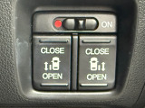 両側電動スライドドアです。リモコンや運転席スイッチ、ドアハンドルの操作で自動開閉。お子さまを抱きかかえている時や荷物の多い時などに便利です。