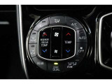 運転席と助手席、それぞれ温度調節ができ、オールシーズン快適なオートエアコンとなっております!