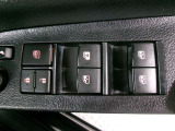 もちろん全席パワーウインドー付。運転席から操作できて便利です。