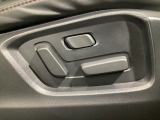 パワーシートを装備!体格や好みに応じたポジションをスムーズに調整できます。