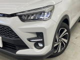 【シーケンシャルターンランプ付きLEDヘッドライト】人気の『流れるウィンカー』付きのLEDヘッドライトを装備♪高級感はもちろん、点灯時は存在感たっぷりで他車からも認識されやすく安心です。