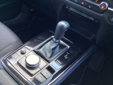 アクセルペダルを踏み込む量や速さに応じて変速パターンをし、人馬一体の運転感覚を発揮してくれる6速オートマ!