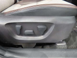 パワーシート搭載。微妙な調整が手軽にでき、ピッタリの最適なポジションで運転することが可能です。