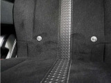◆ISOFIX◆シートベルトいらずでチャイルドシートと固定金具を連結するだけでガッチリ固定できます。