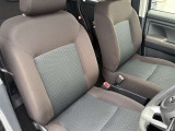 運転席シートに大きなヘタレ・汚れ等はなく、快適にお乗りいただけます。