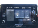 Bluetooth(ブルートゥース)接続機能付き。スマートフォンなどからお気に入りの音楽をワイヤレス再生できます。ドライブがさらに楽しくなりますね。