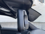 【ルームミラー一体型ETC】BMWといえばルームミラー一体型のETC。ドライバーから差し込めるかたちになっておりますので、差し忘れの際も慌てずにご利用いただけます。