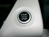 使い勝手の良いプッシュエンジンスターター装備♪鍵をカバンやポケットなどから取り出さずにエンジンを始動出来ます☆鍵を回す必要も探す必要もございません!