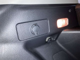 スマートフォンやお手持ちの機器のバッテリー残量が少なくなっても、運転中に充電ができるので安心ですね!