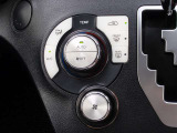 オートエアコンで車内快適♪ご希望の温度に設定すれば風向きや風量を自動で調整してくれますよ!