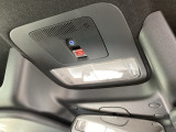 【SOSボタン】体調が悪くなったときや、事故に遭遇したとき、あおり運転にあっている時など、緊急時にボタンを押すと緊急サポートセンターにつながり、オペレーターが警察・救急への取次ぎを行います。