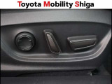 電動でシートポジションを調整できます。