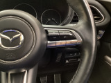 MRCC(マツダレーダークルーズコントロール)は先行車との車間を維持しながら追従走行を行い、長距離でのドライバー負担を軽減させてくれます。