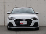 一目でAudiだと分かる特色を持つフロントマスク。