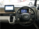 運転にかかわる様々な操作を安全に行えるように視点移動が少なく、操作性に配慮されたスイッチ類が凝縮されたコクピットです。