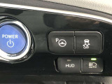 アドバンスト パーク付きです。カメラやソナーによって、周囲を監視しながら駐車を支援。障害物を検知した場合には警報を鳴らし、ブレーキ制御を行うことで接触回避を支援します。