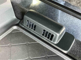 運転席の下に後席の方用にリヤヒーターダクトを装備しています♪