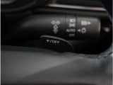 【ステアリングシフトスイッチ】ハンドルから手を離さずに素早くシフトアップ&ダウンができます。お近くの広島マツダまでお越しください。