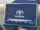 【10.5インチナビ】高級感とインパクトのある大画面ナビを装備。各種オーディオ操作はもちろん、スマホ連携もできる利便性の高いナビです♪