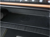 【ワイヤレス充電】ワイヤレス充電Qi規格に対応したスマートフォンなどの携帯機器を充電できます。