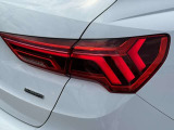 ◆後続車からの視認性を高めます◆アウディらしい洗練されたデザインがリアビューをスタイリッシュに演出します◆