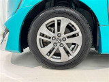 純正アルミホイールが車の雰囲気を引き立てますね!