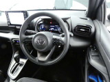 【運転席まわり】・・・ハンドルやシートなども隅々までクリーニング済み。キレイな車内でドライブがより一層快適にお楽しみいただけると思います。