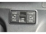 両側パワースライドドア付きだから、狭い駐車スペースなどでの乗り降りラクラク♪小さなお子さまのいるご家庭には嬉しい装備です。