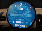MNIのメーターパネルは円をコンセプトにデザインされております。おしゃれで愛嬌のあるMINI独自のデザインに惹かれる方は数多くいらっしゃいます。