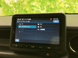 オーディオソースを画面で一覧でき、Bluetooth Audioやラジオなどから選択できます。使いたい音源を確認しながら選べるため、日々の移動中も好みに合わせて楽しめます。