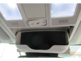 めがね・サングラス入れがついています。運転と普段で掛けかえる方にはおすすめです☆
