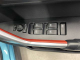 パワーウィンドウスイッチで運転席から全席の窓の開閉ができます♪