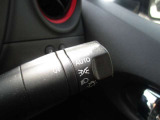 オートライト機能が装備されており暗い場所に入ると車両が自動的にライトを点灯してくれますので非常に便利です♪