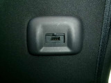 後席にもUSB電源が装備されております。